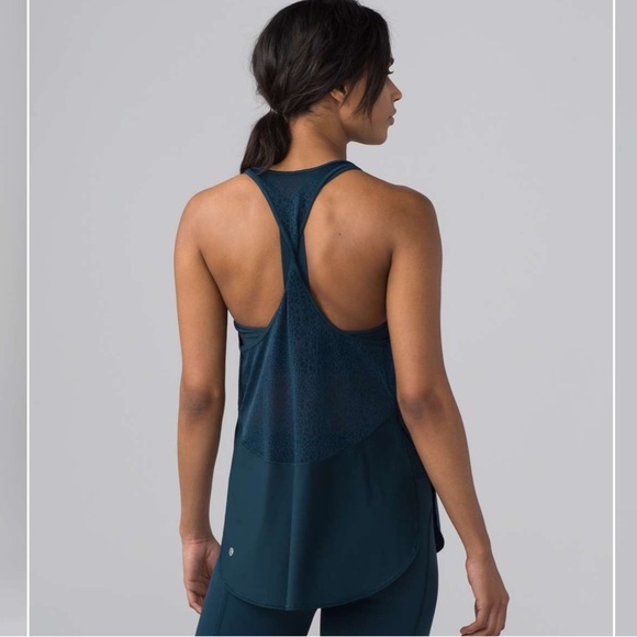 Lululemon Twist & Train Tank - Picture 2 of 6